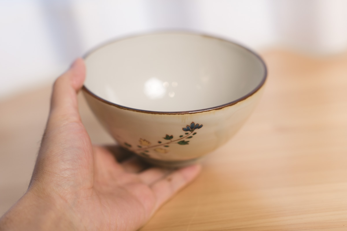 色绘花纹饭碗（志村和晃）