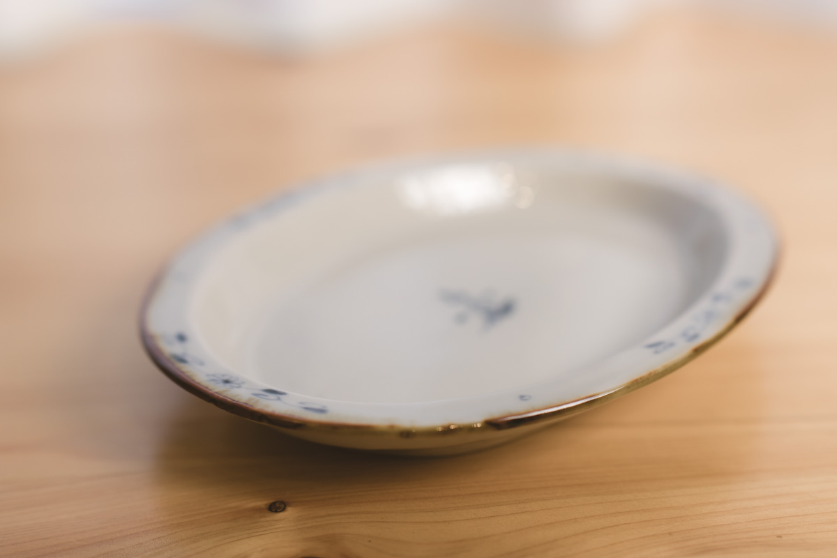 染付花纹椭圆皿（志村和晃）