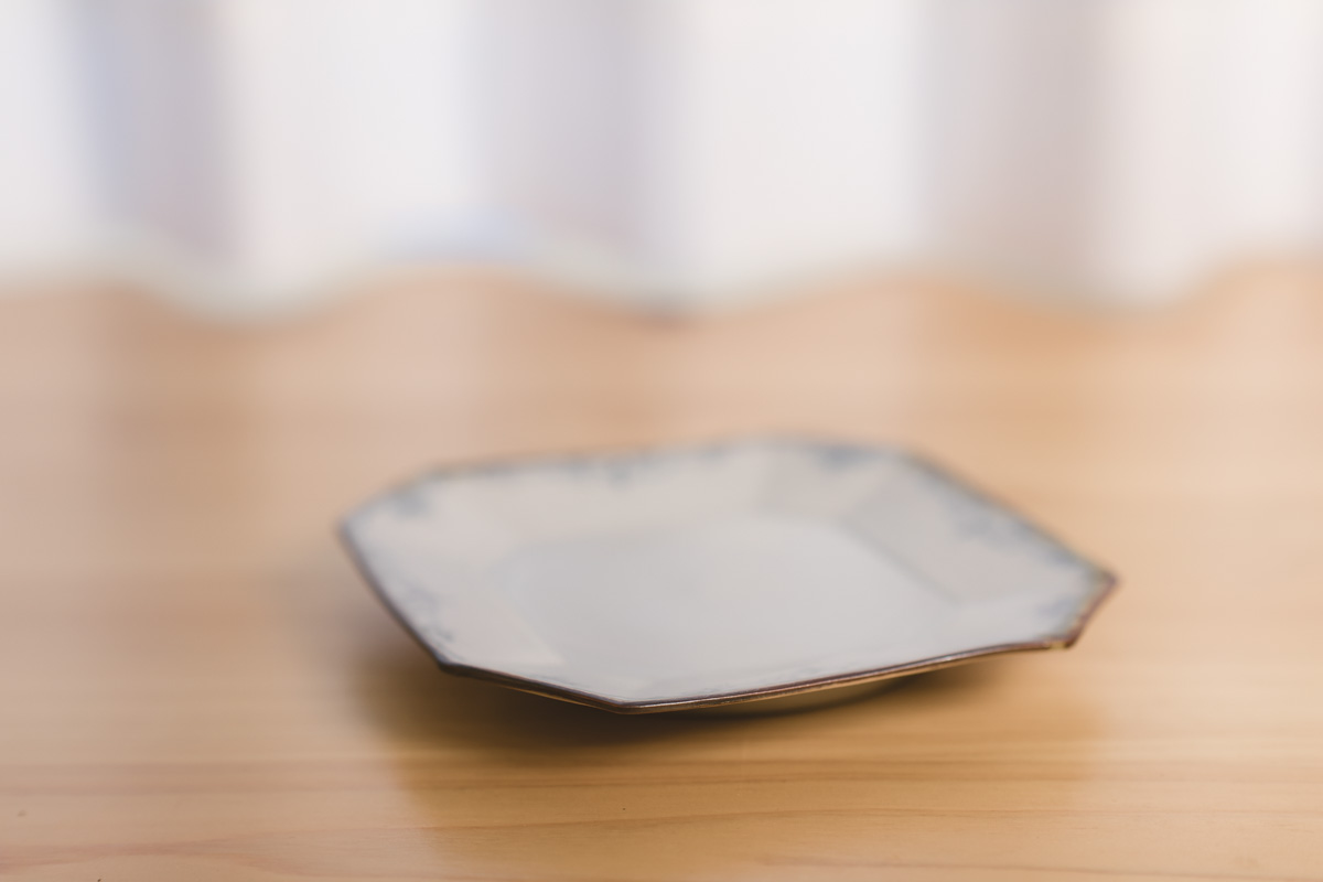 染付唐草纹八角5寸皿（志村和晃）