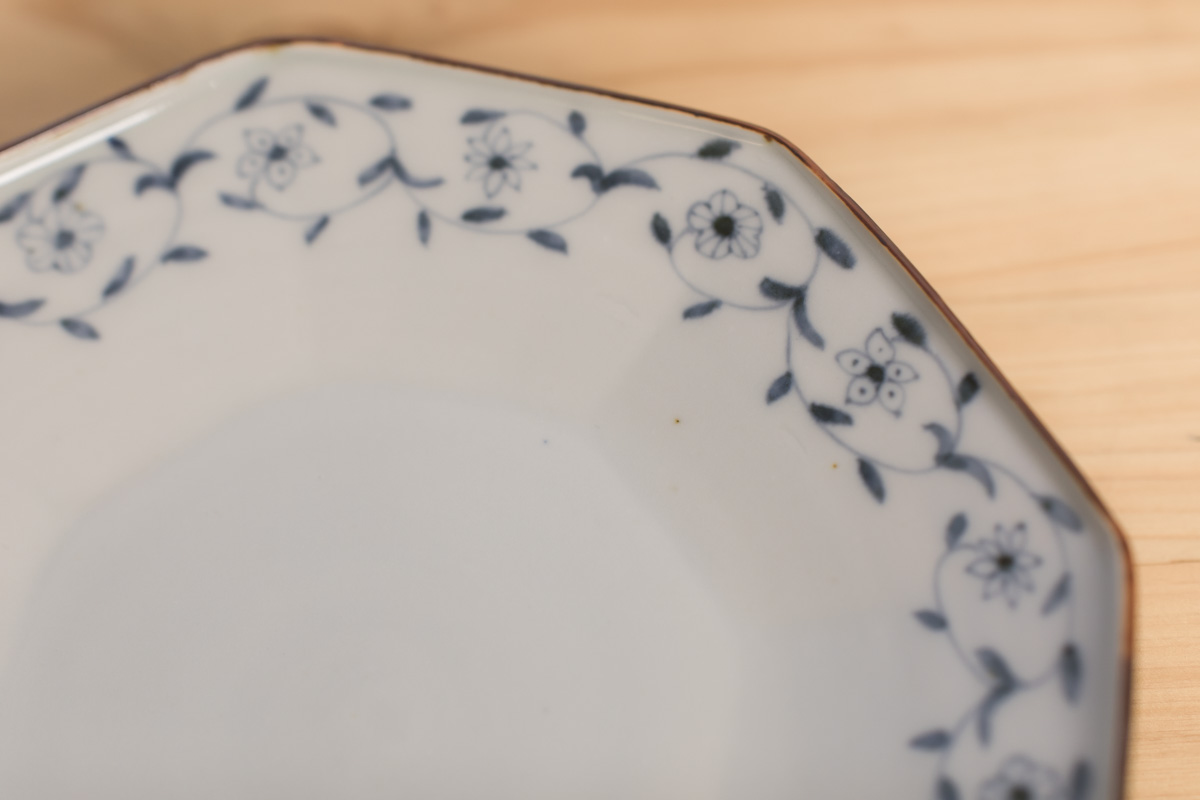 染付唐草纹八角7寸皿（志村和晃）