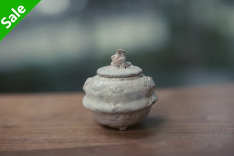 手捻狸 香盒 原箱附（笹岡春山）