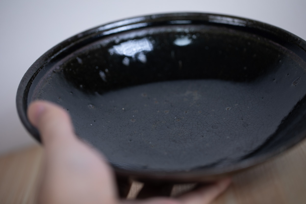 黑釉7寸浅皿(山本泰三)