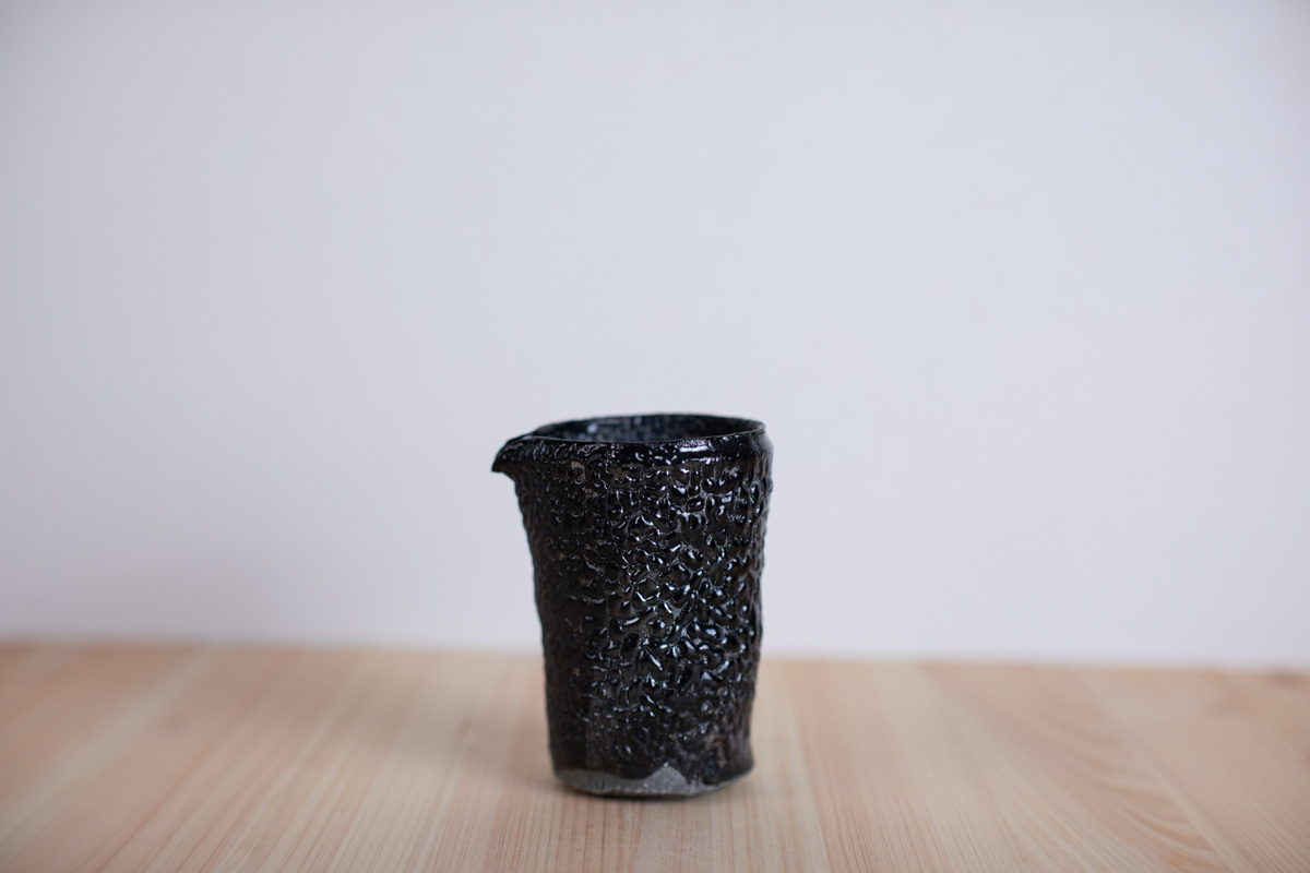 黑釉片口（芳贺龙一）