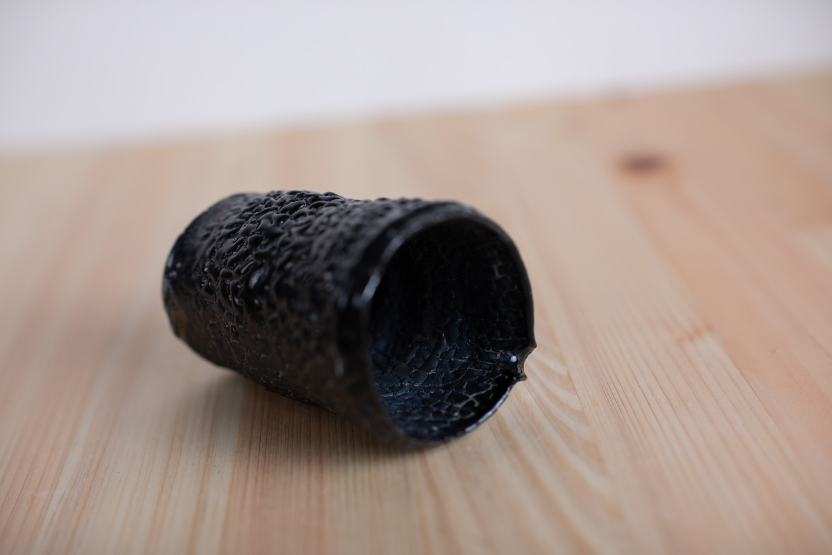 黑釉片口（芳贺龙一）