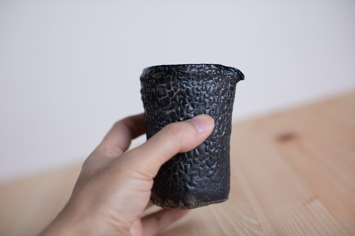 黑釉片口（芳贺龙一）