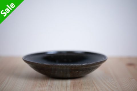 黑釉7寸浅皿（山本泰三）