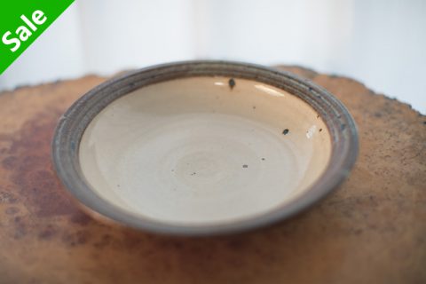 浓边淡黄酱釉8寸皿（山本泰三）