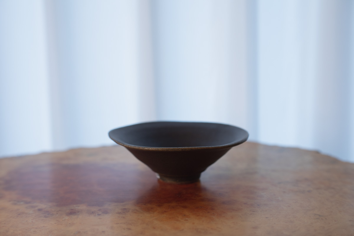 黑釉牵牛花钵 中(古谷浩一)