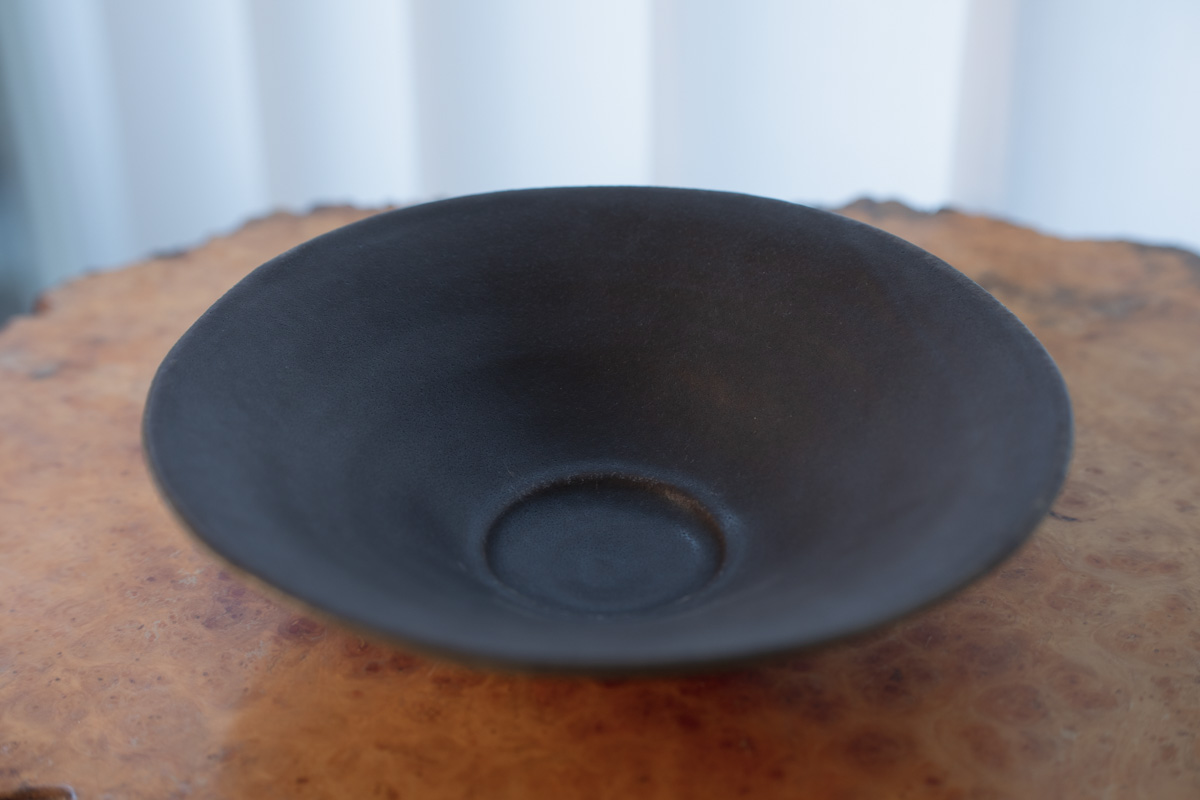 黑釉牵牛花钵 大（古谷浩一）