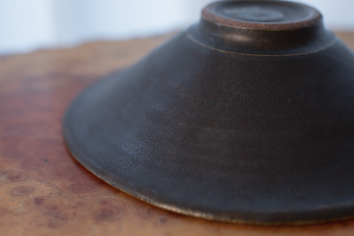 黑釉牵牛花钵 大（古谷浩一）