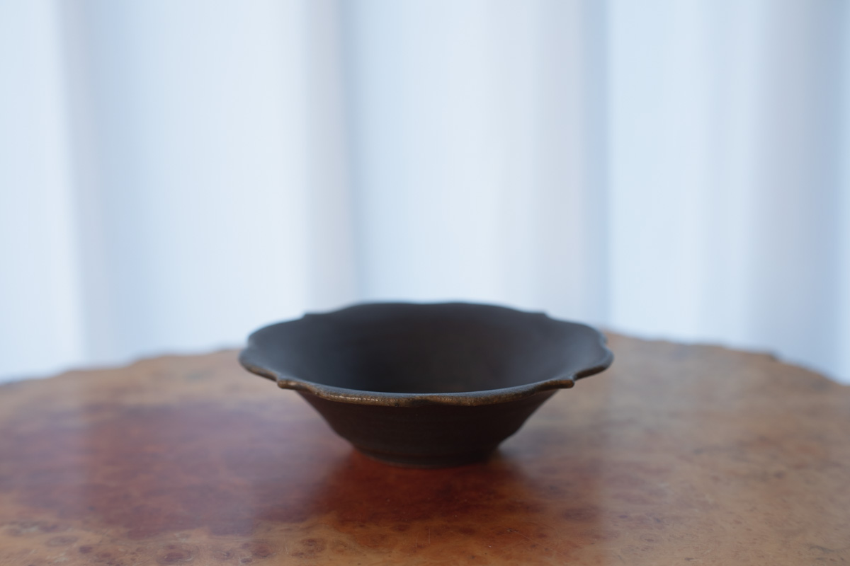 铁锈釉花纹钵(古谷浩一)