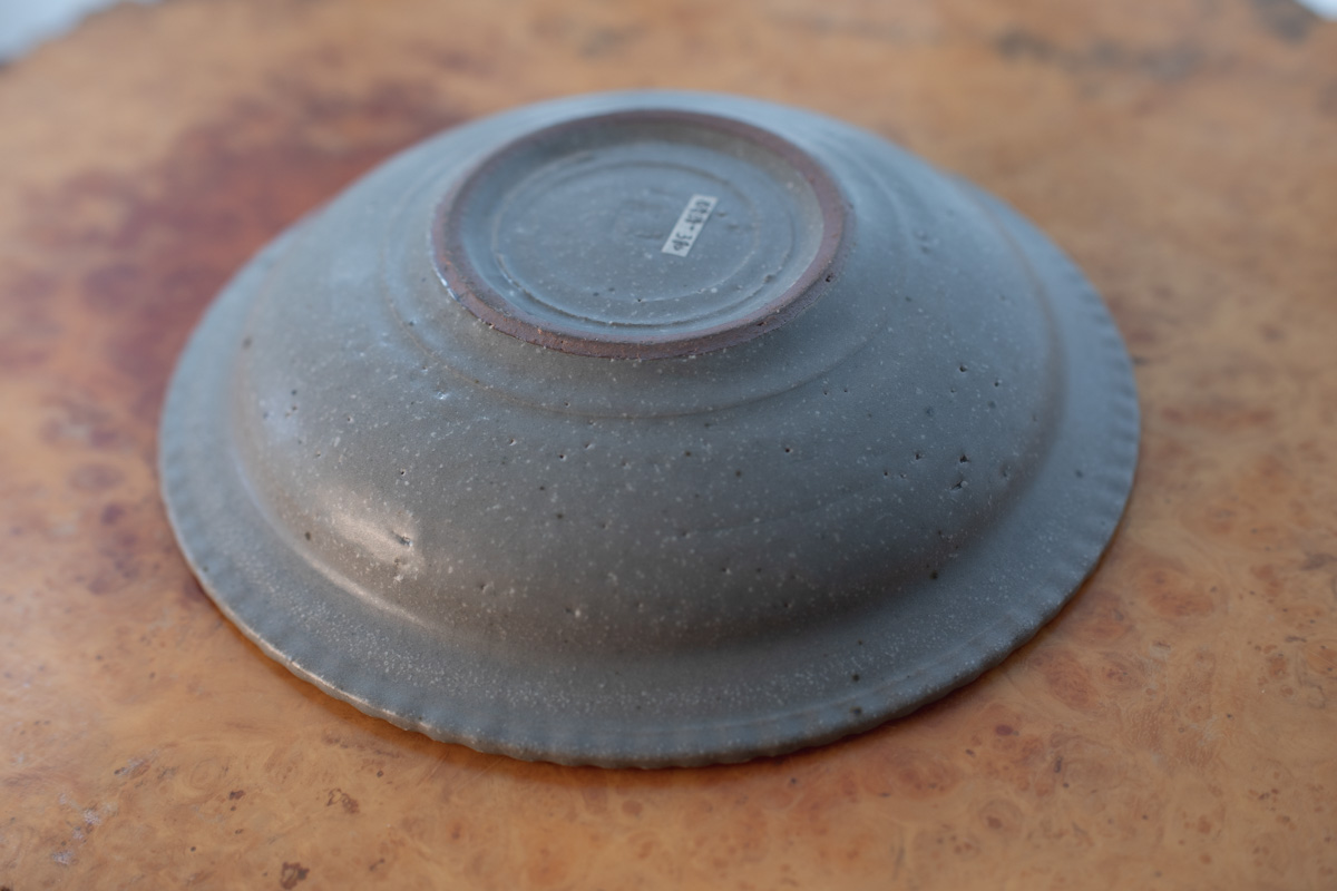 青灰釉折边钵（古谷浩一）