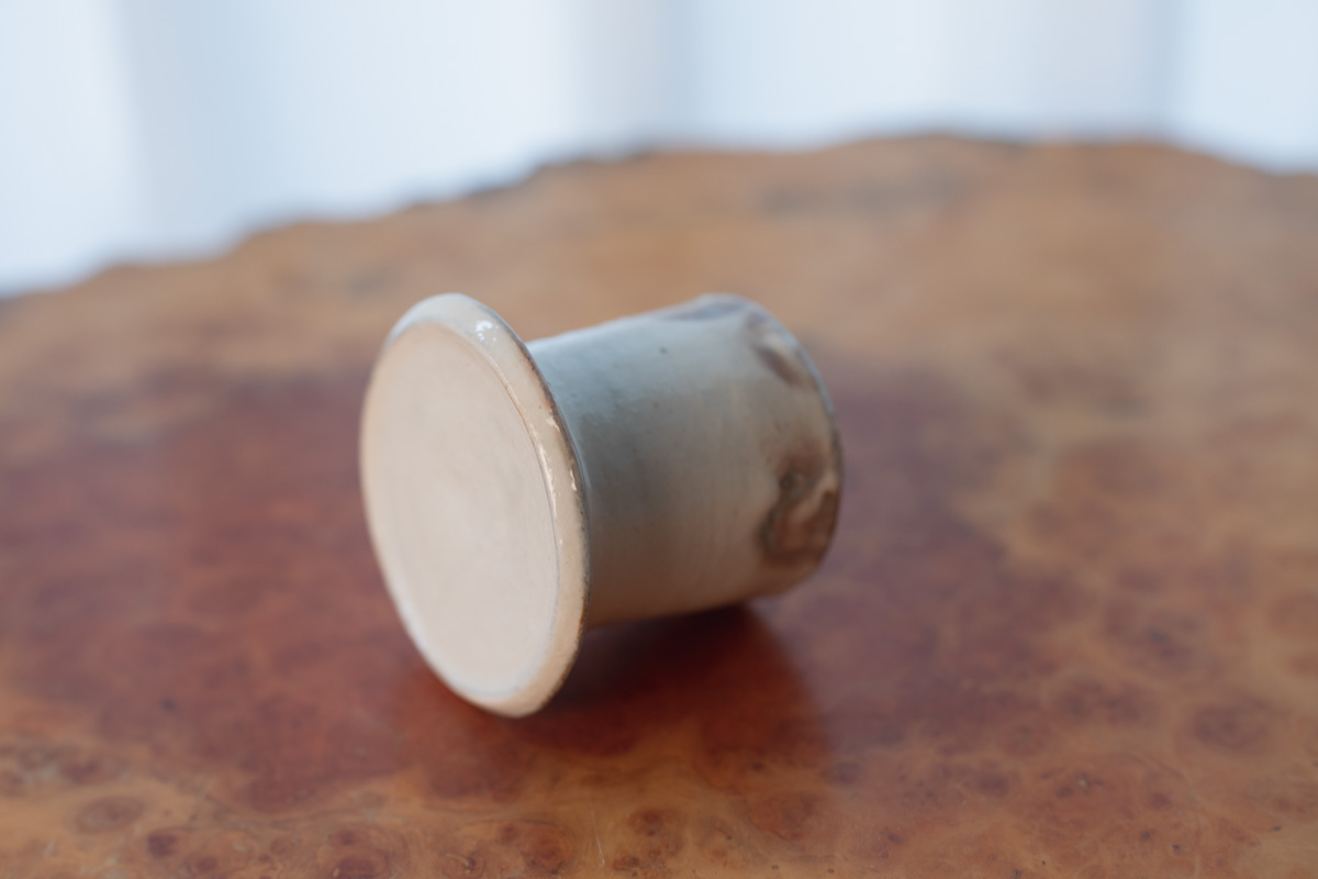 白釉台皿（古谷浩一）