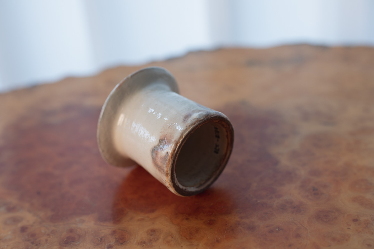 白釉台皿（古谷浩一）