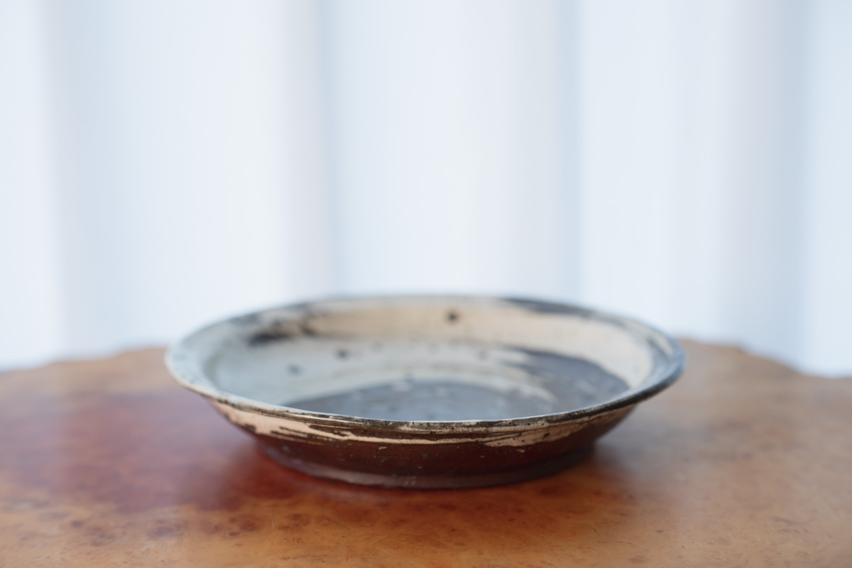 刷毛目浅皿（坪井俊宪）