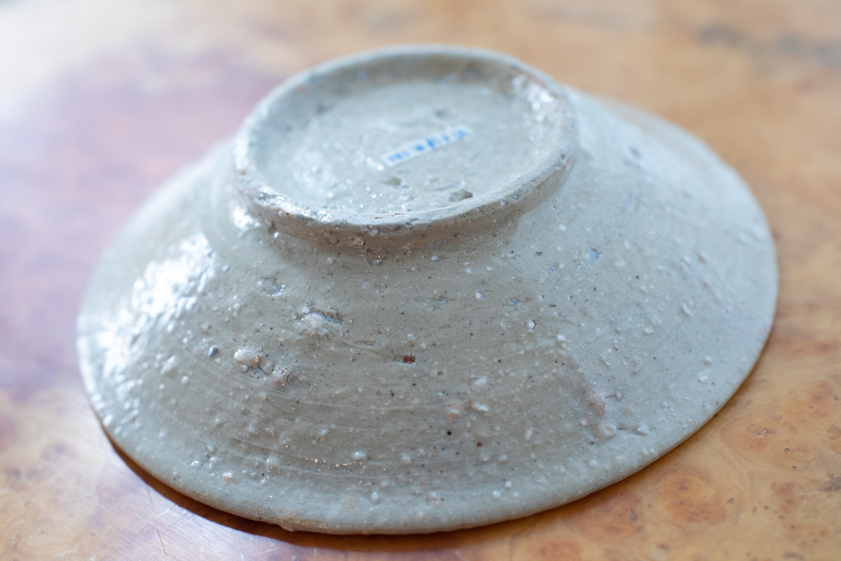 粉引中皿（铃木健史）