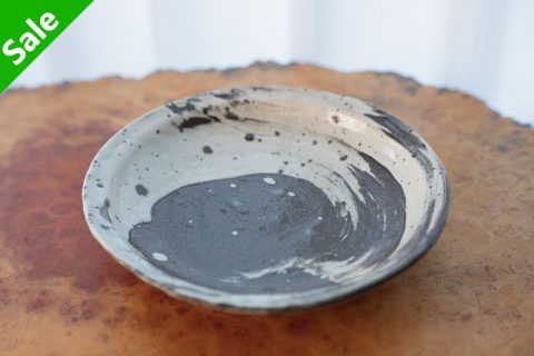 刷毛目浅皿（坪井俊宪）