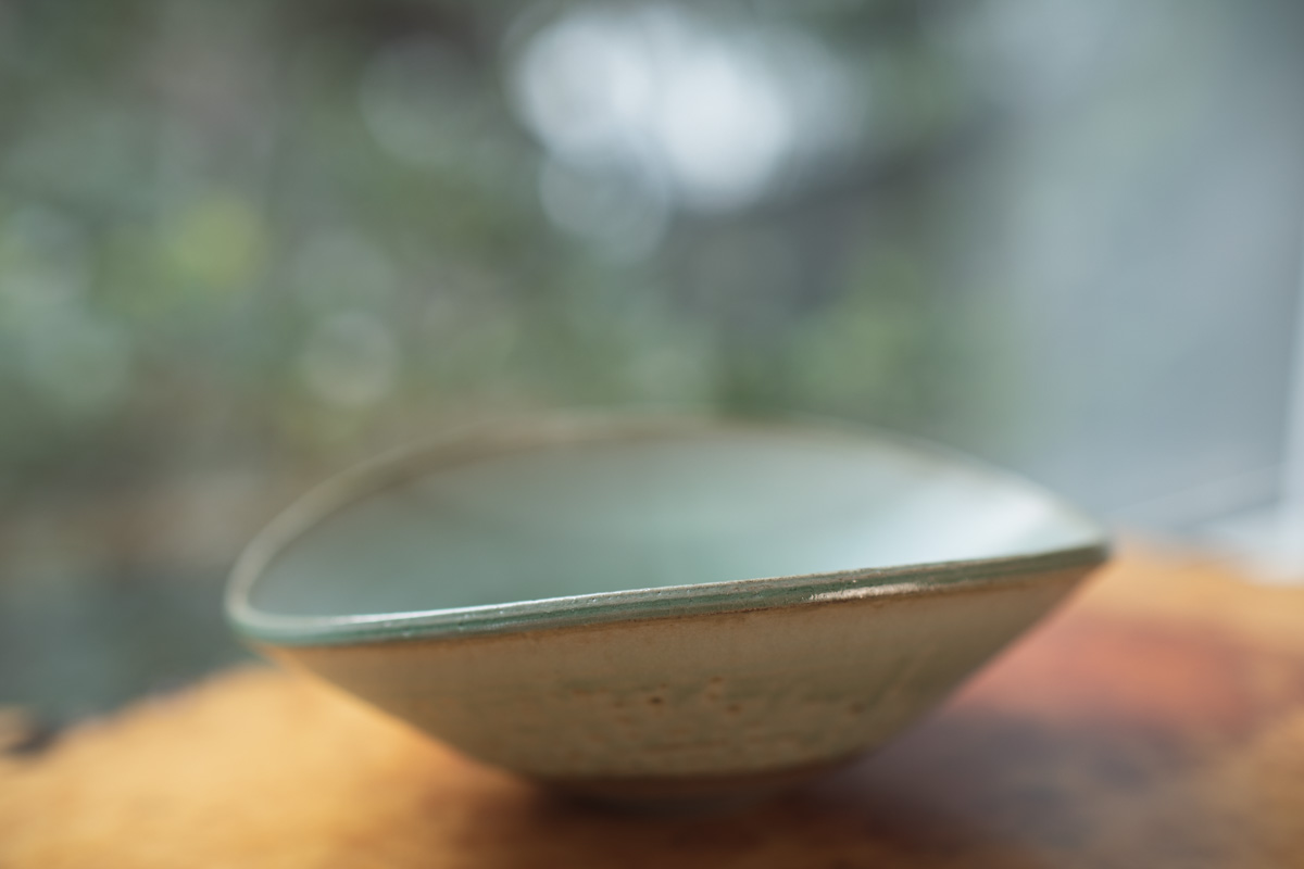 彩色灰釉 椭圆面碗（市野耕）