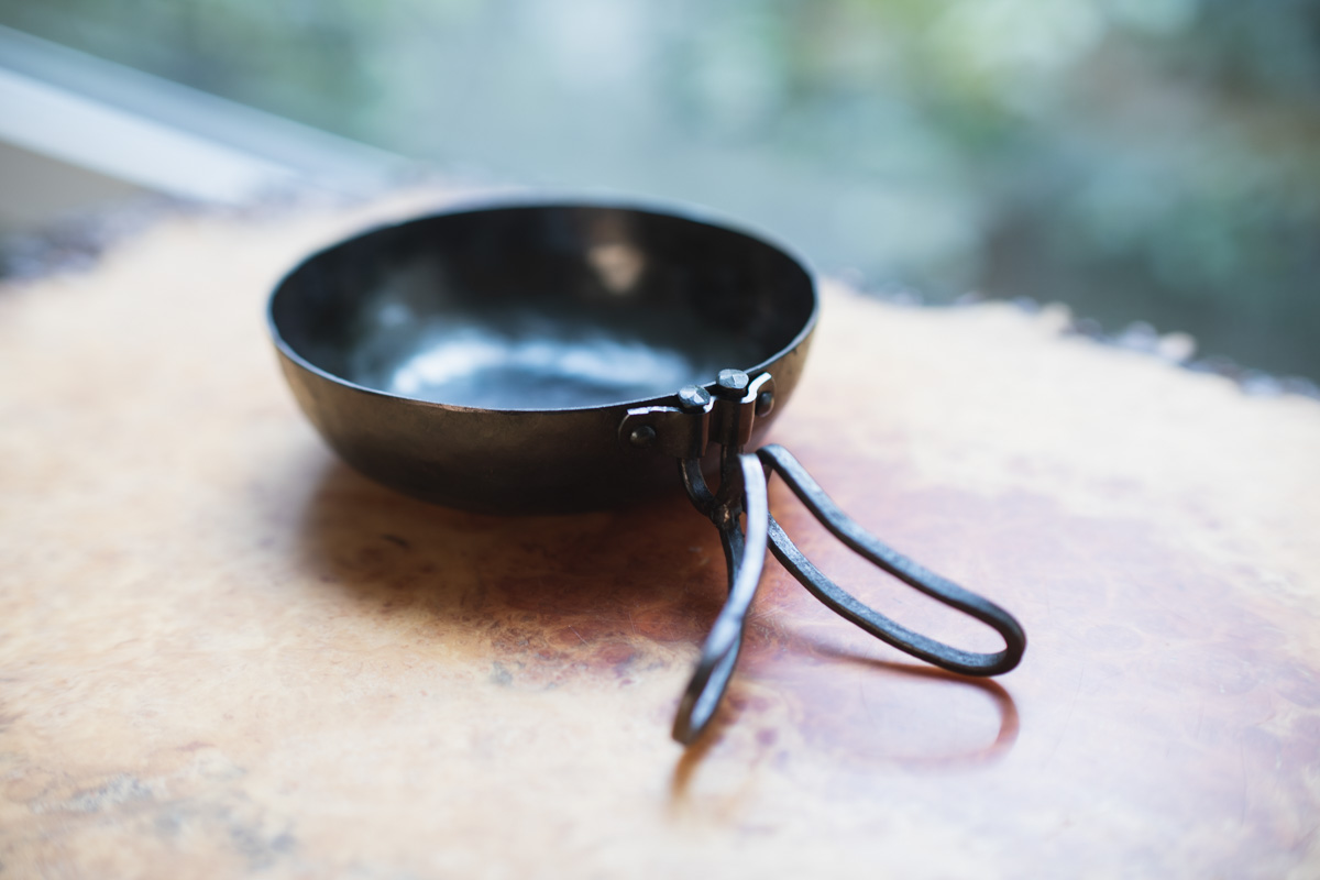 露营热煅打16cm可折叠铁锅（池田保）