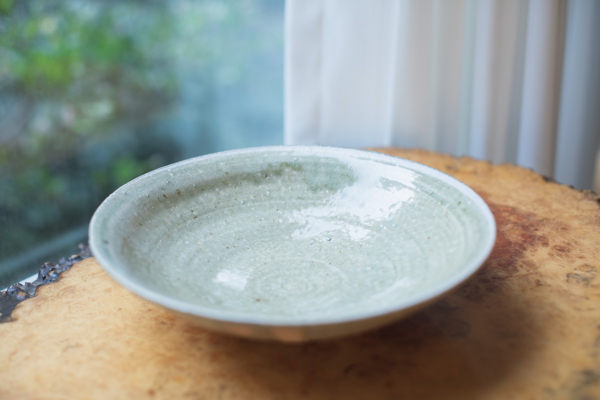 灰釉大皿（四海大）