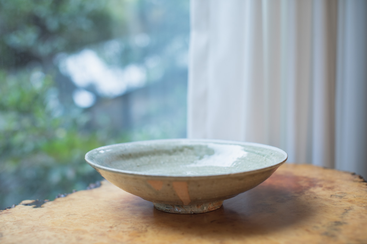 灰釉大皿（四海大）