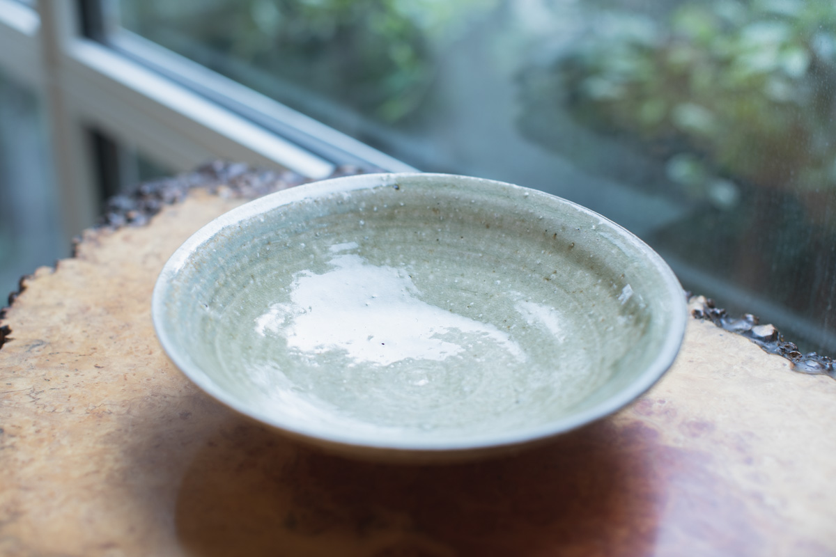 灰釉大皿（四海大）