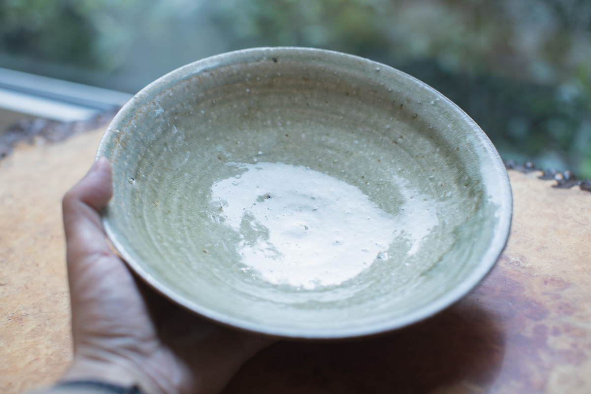 灰釉大皿（四海大）