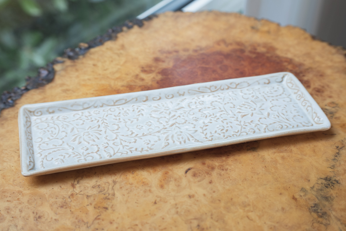 阳刻长条皿（穴山大辅）