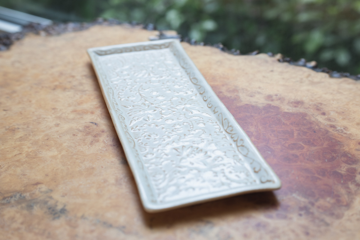 阳刻长条皿（穴山大辅）