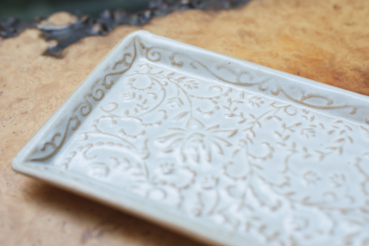 阳刻长条皿（穴山大辅）