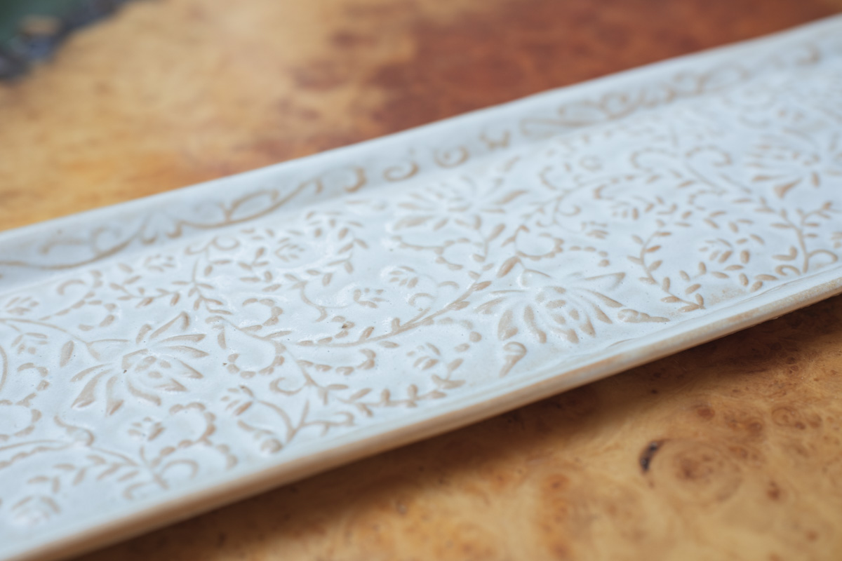 阳刻长条皿（穴山大辅）