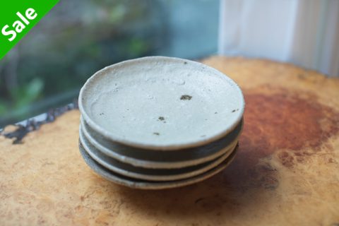 灰釉小皿（四海大）